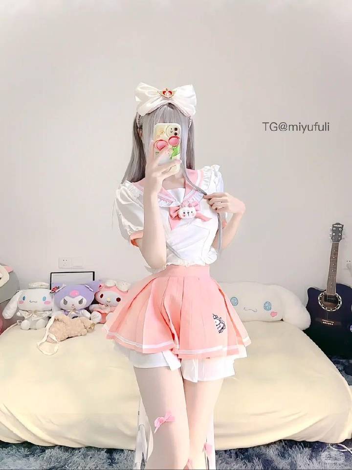 妍瑞诗 | 2026-05-13照片 | 一生傲岸苦不谐