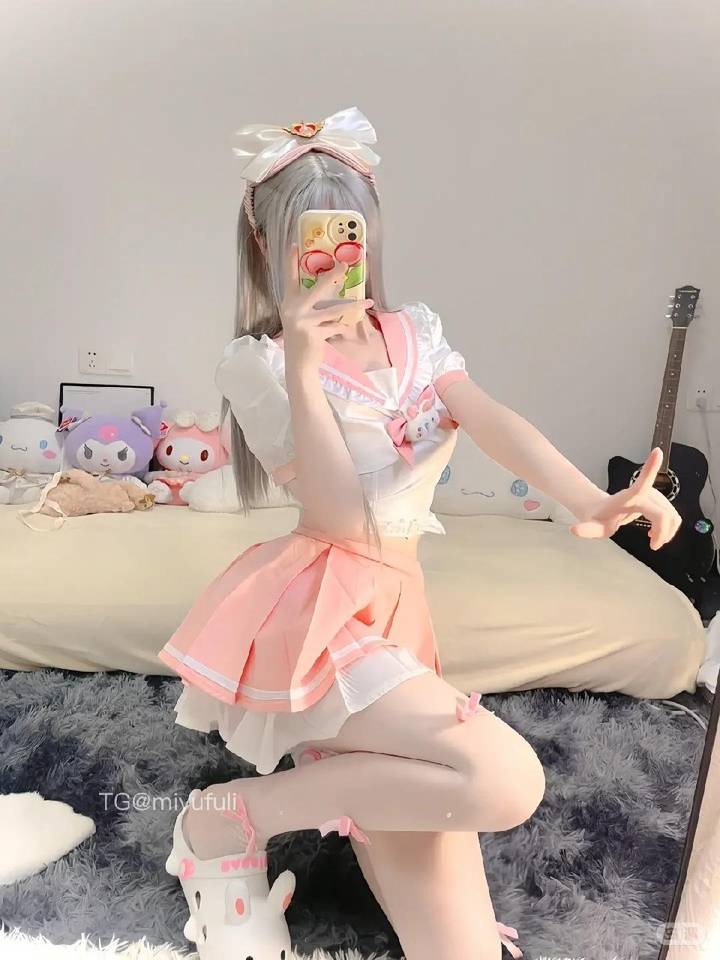 妍瑞诗 | 2026-05-13照片 | 一生傲岸苦不谐