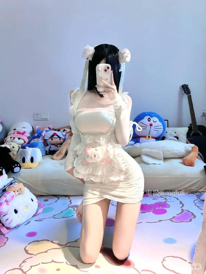 妍瑞诗 | 2026-05-13照片 | 一生傲岸苦不谐