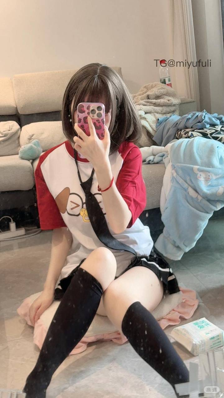 妃妃酱 | 2026-05-14照片 | 岁暮锄犁傍空室