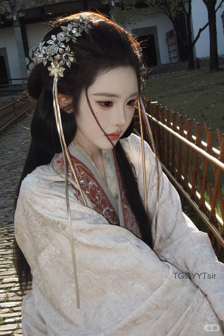 蛇巳 | 2026-05-14_2照片 | 日出江花红胜火