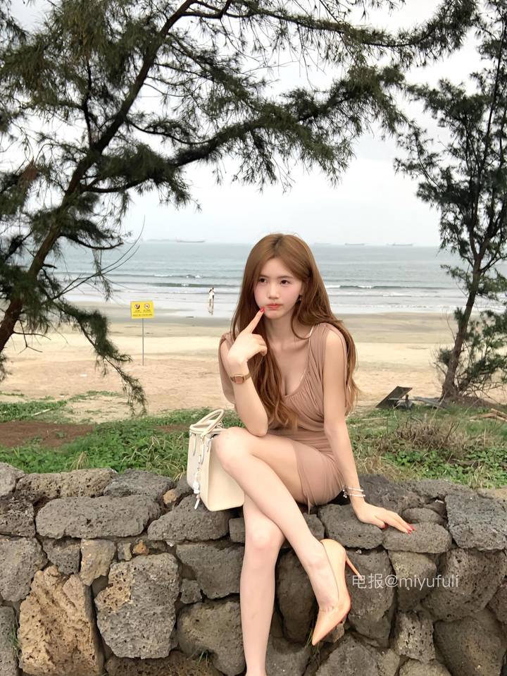 笨蛋美女 | 2026-05-14照片 第12张