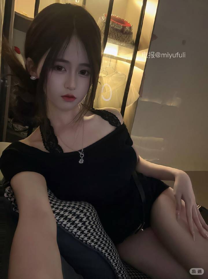 一只小英 | 2026-05-29照片 | 闻道梅花坼晓风