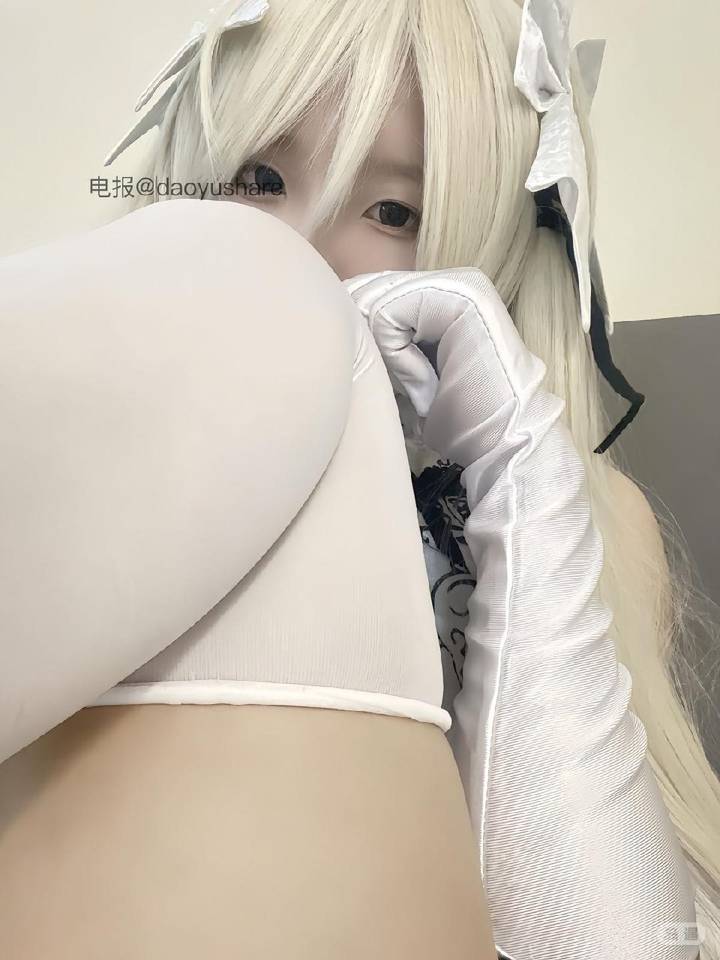 萝闹 | 2026-06-09_1照片 | 彩线轻缠红玉臂