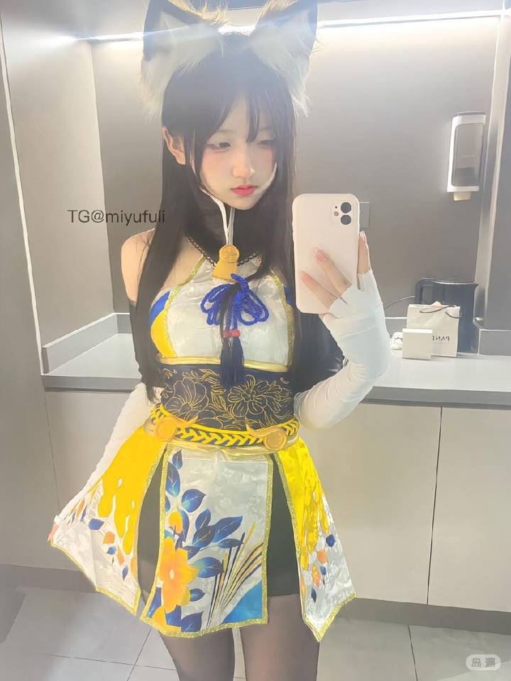 萝闹 | 2026-06-09_1照片 | 彩线轻缠红玉臂