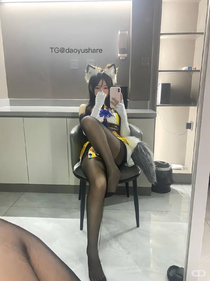 萝闹 | 2026-06-09_1照片 | 彩线轻缠红玉臂