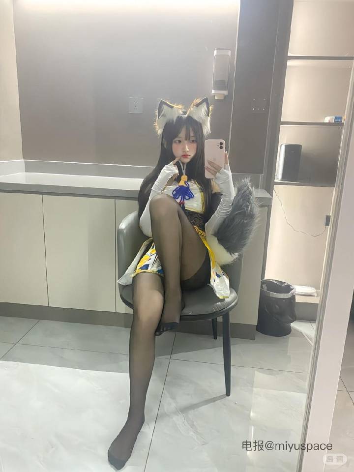 萝闹 | 2026-06-09_1照片 | 彩线轻缠红玉臂