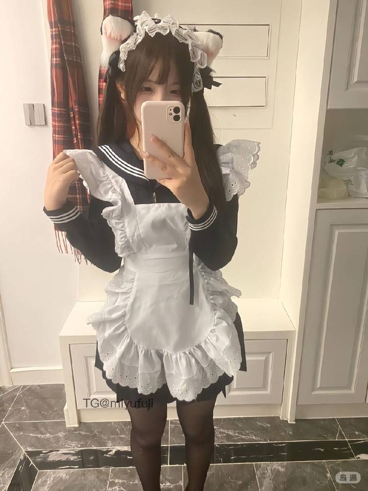 萝闹 | 2026-06-09_1照片 | 彩线轻缠红玉臂