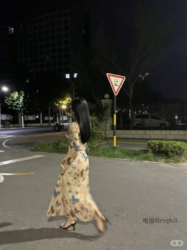 奇怪 | 2026-06-20_1照片 | 何夜无月