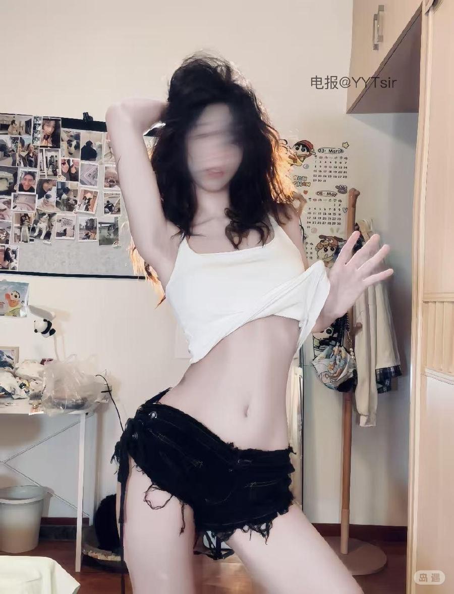 白七月