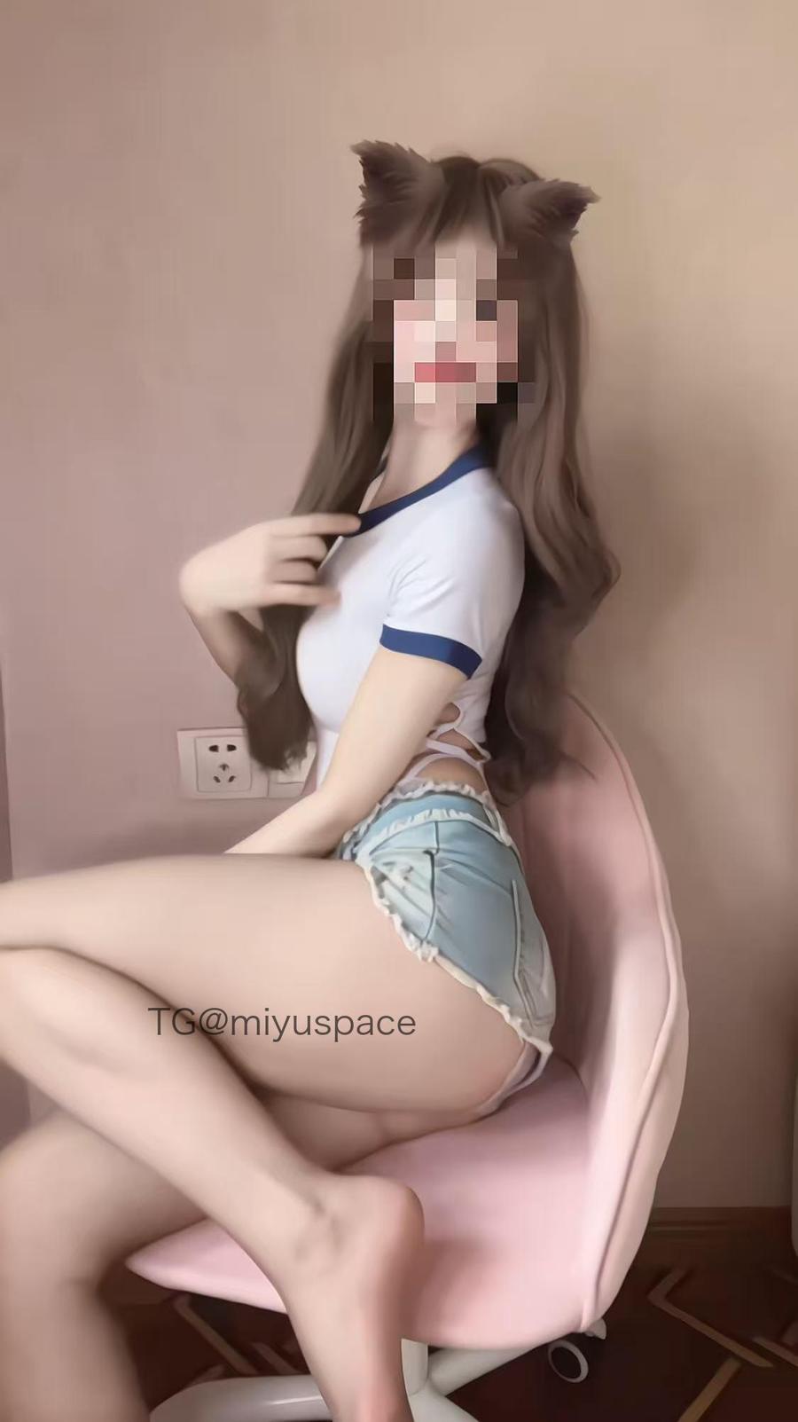 小桃咩 | 2026-07-08 图片 📸 | 唯有你的光辉，能像漫过山岭的薄雾