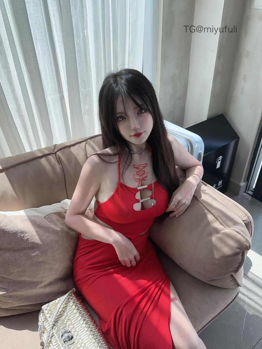 莉莉子 | 2026-07-08 图片 📸 | 我的手被划了一道口子，你也划一道