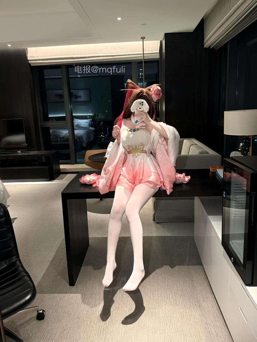 有喵则灵 | 2026-07-15 图片 📸 | 什麼甜點都沒有你甜 不是