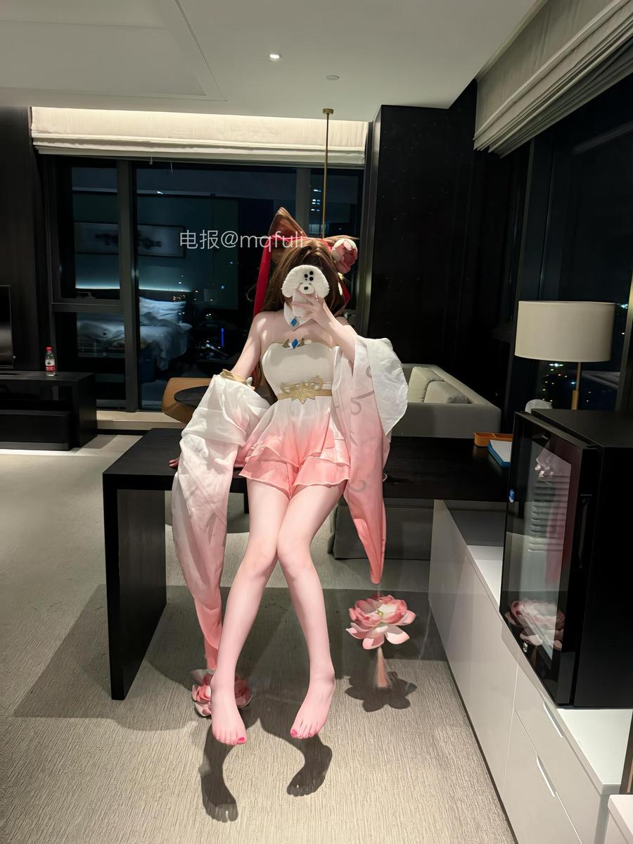 有喵则灵 | 2026-07-15 图片 📸 | 什麼甜點都沒有你甜 不是