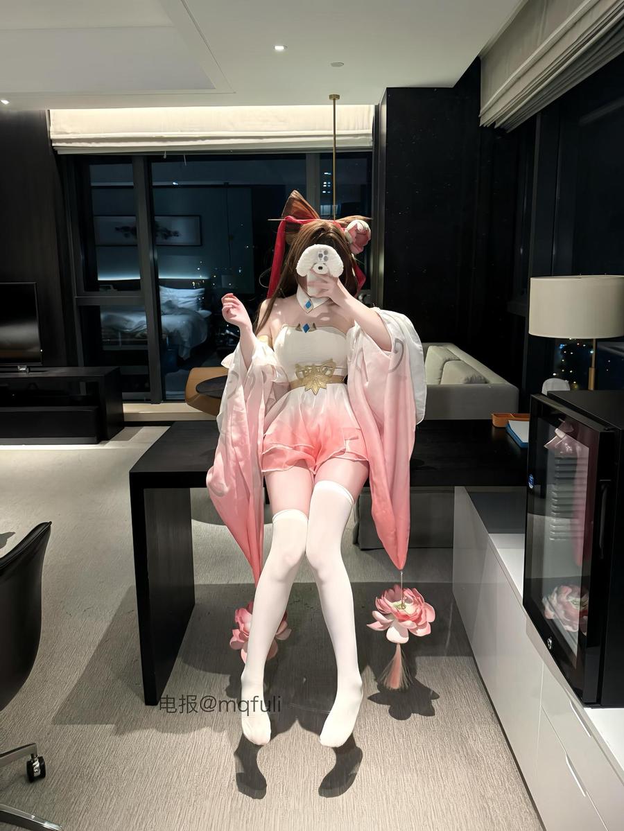有喵则灵 | 2026-07-15 图片 📸 | 什麼甜點都沒有你甜 不是