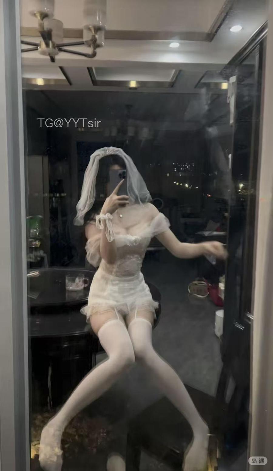草莓熊啵啵