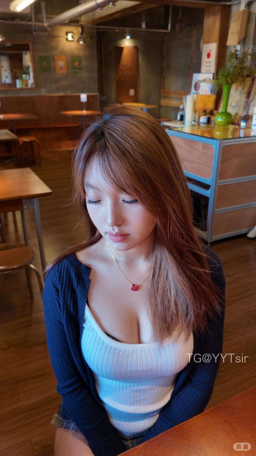 悲伤葡抬头 | 2026-07-28 图片 📸 | （嗅嗅）你一来空气都变甜了呢