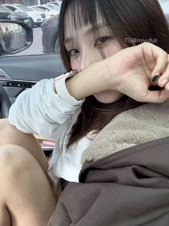 VCVickyyyii | 2026-05-16照片 香炉初上日 Vickyyyii 第3张