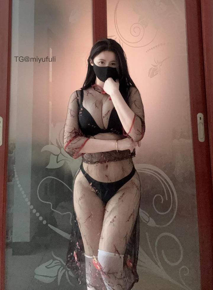 美艳老嫂子 | 2026-05-16_1照片 忍泪佯低面 第4张