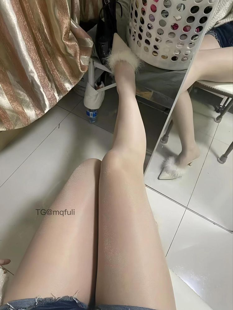 琪昱 | 2026-05-12_1照片 | 风送梅花过小桥