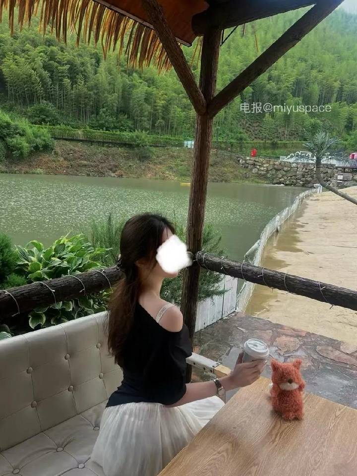 小豆包包哦 | 2026-05-23_3照片 | 月色灯山满帝都