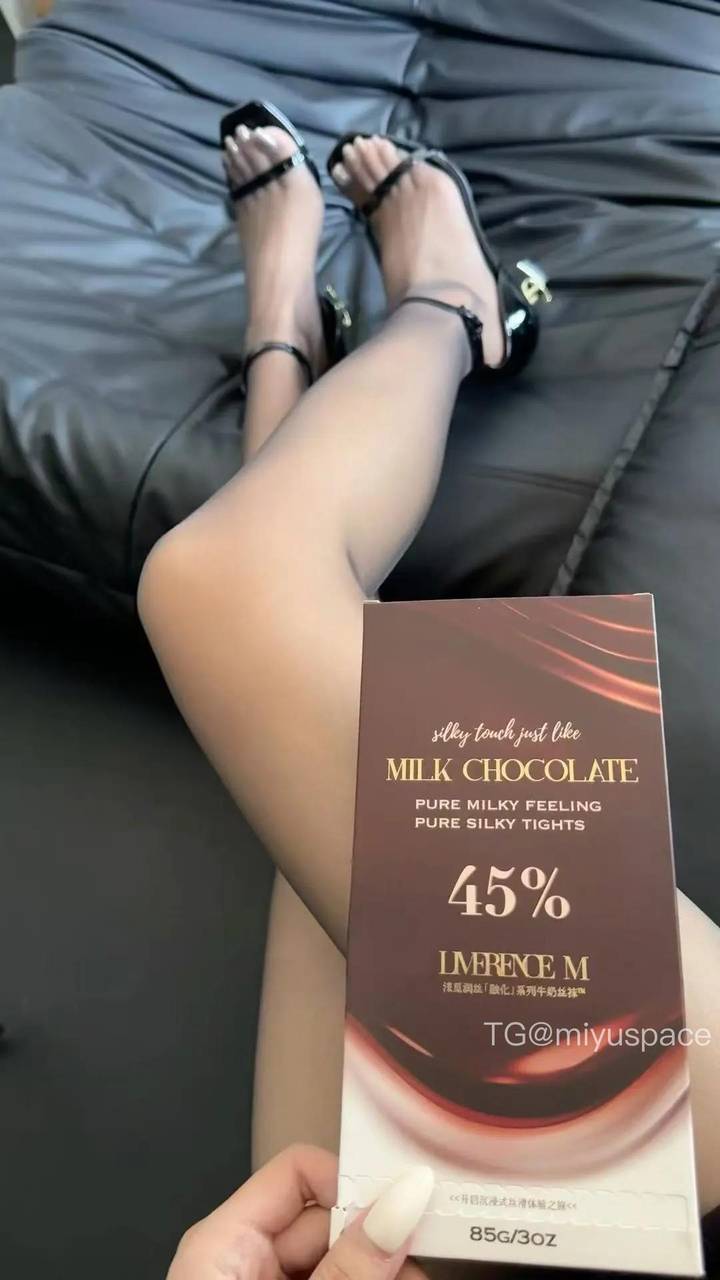 兔妮妮 | 2026-05-17_1照片 | 美人慵翦上元灯
