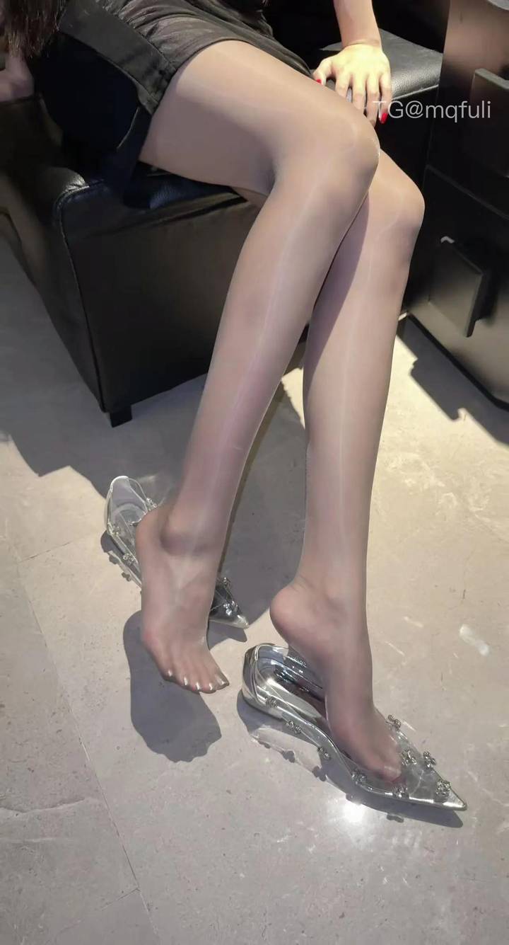兔妮妮 | 2026-05-17_1照片 | 美人慵翦上元灯