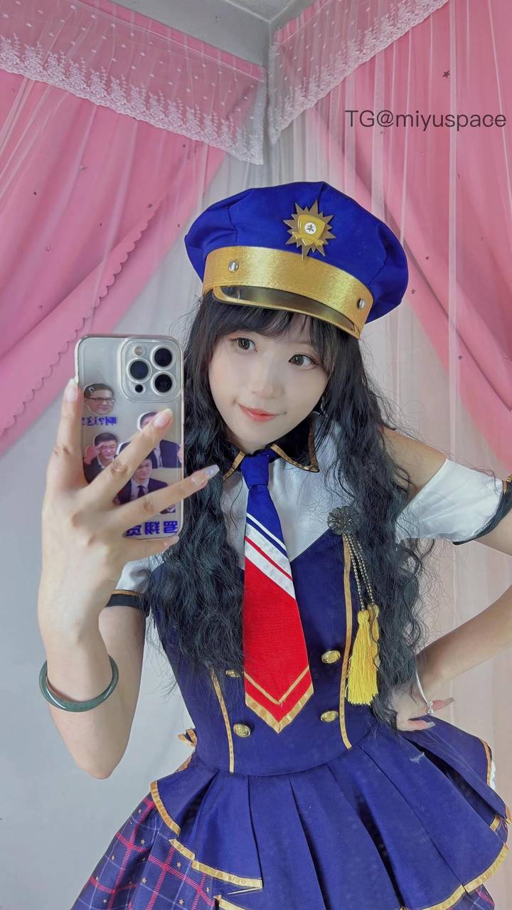 沐雨茜 | 2026-05-17照片 | 洞门高阁霭馀辉