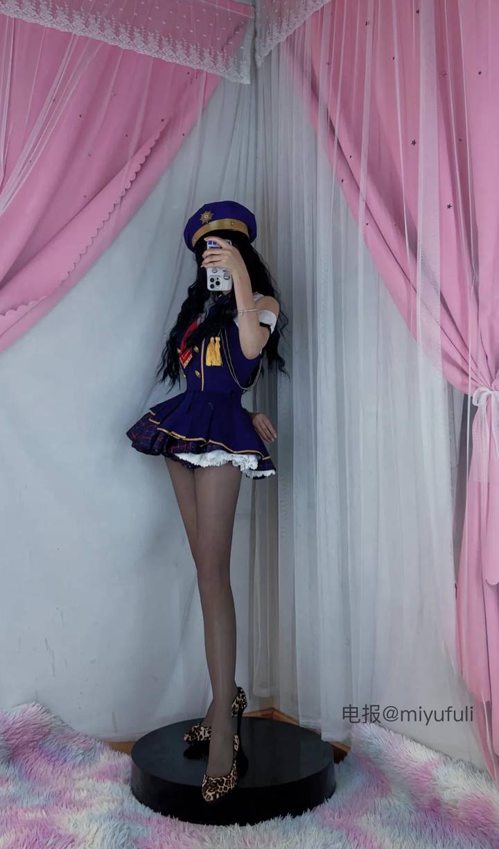 沐雨茜 | 2026-05-17照片 | 洞门高阁霭馀辉