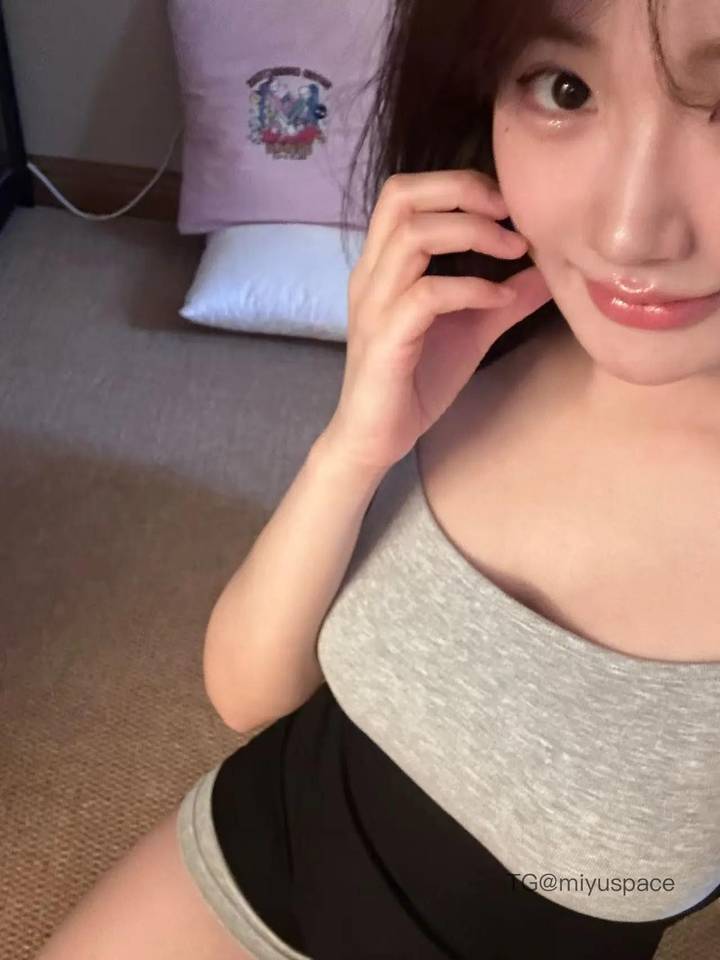 张洛洛 | 2026-05-18_1照片 落叶他乡树 第32张