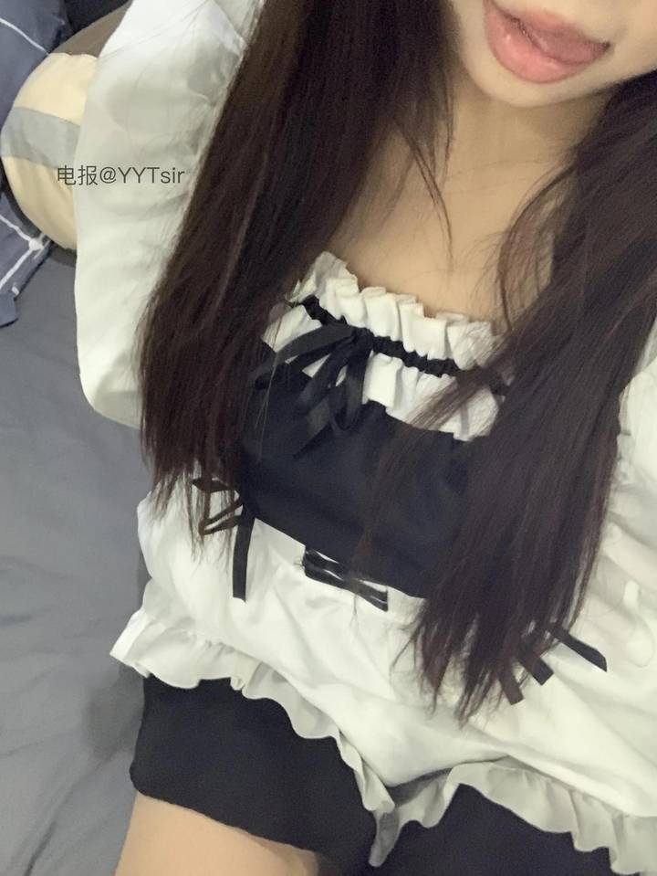 纯情杨倞伊 | 2026-05-18照片 | 云和积雪苍山晚