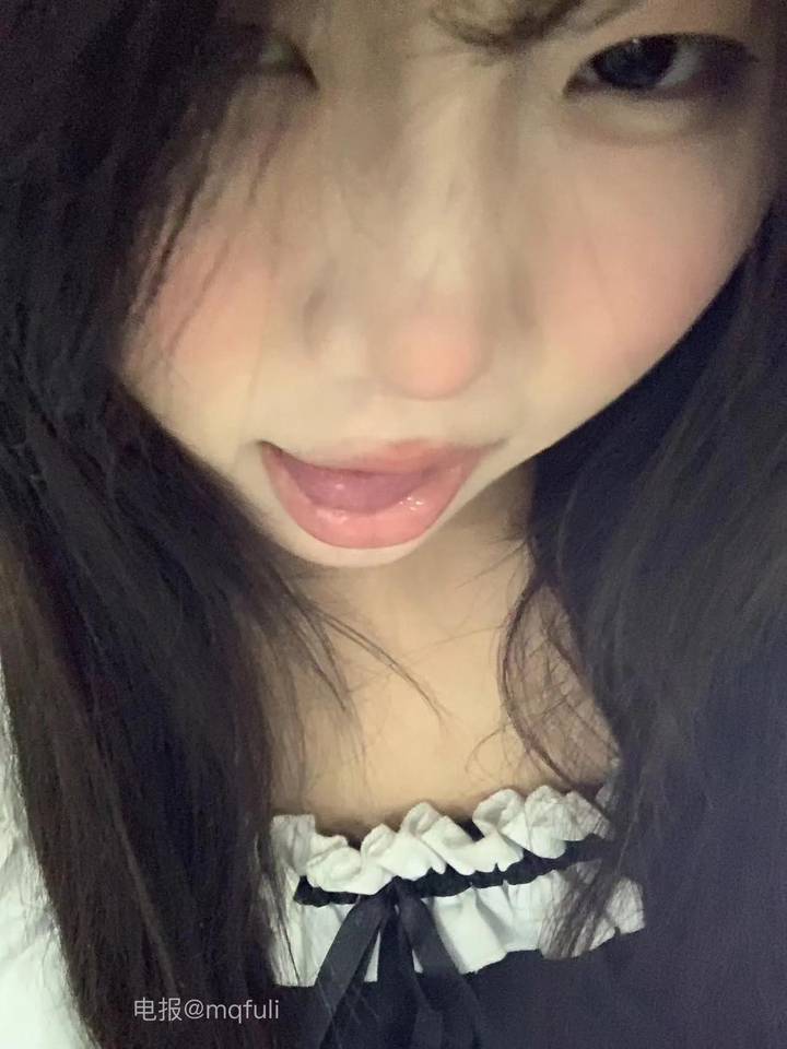 纯情杨倞伊 | 2026-05-18照片 | 云和积雪苍山晚