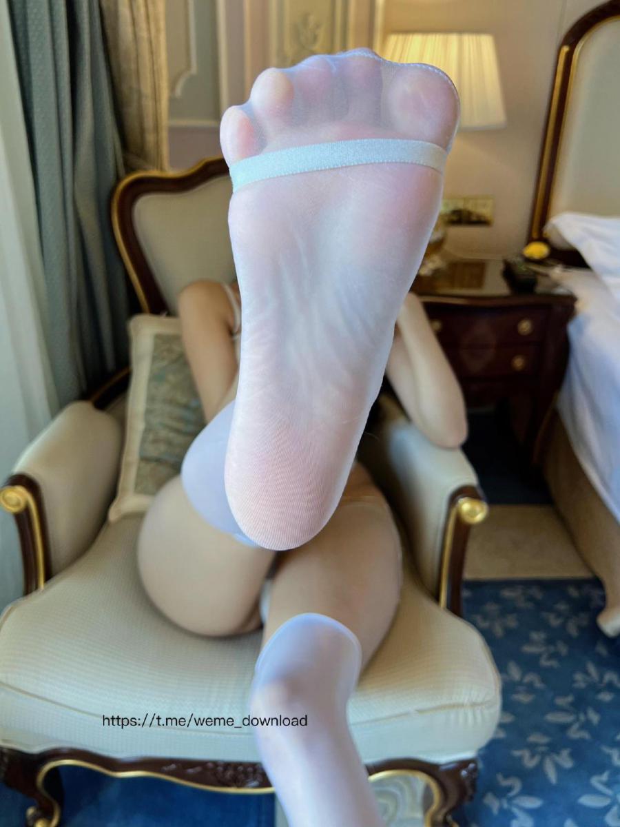 纪念小小V 2024-05-21 20:29:10 连体纱感tou视丁字💥白色丁字卡在蜜桃里 第6张