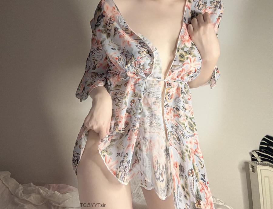 相扑猫 2024-05-06 17:17:19 空心碎花裙🤭十分清纯空荡荡的蜜桃毫无遮拦 第6张