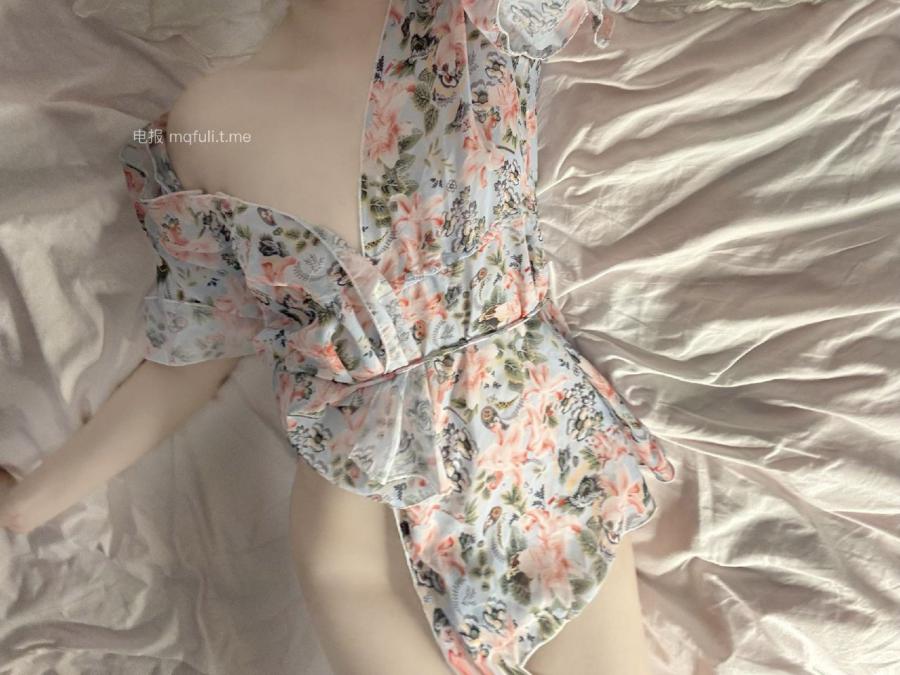 相扑猫 2024-05-06 17:17:19 空心碎花裙🤭十分清纯空荡荡的蜜桃毫无遮拦 第8张