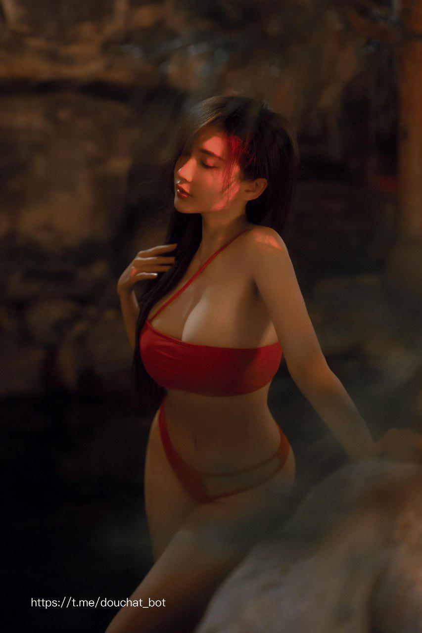 Carol周妍希 2024-06-12 13:43:52 翘臀+蜜腿+🐻通通无敌视角 Carol周妍希X 第17张