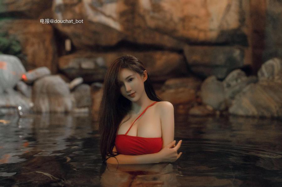 Carol周妍希 2024-06-12 13:43:52 翘臀+蜜腿+🐻通通无敌视角 Carol周妍希X 第16张