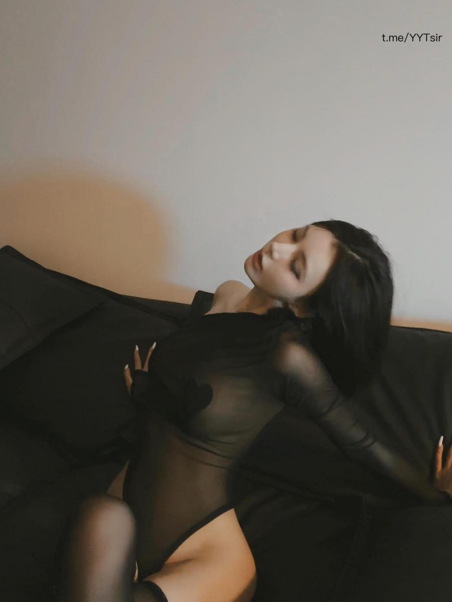 凌凌七DL 2024-06-29 19:11:53 黑色连体蕾丝+蜜桃视角🤭顶爆了 第10张