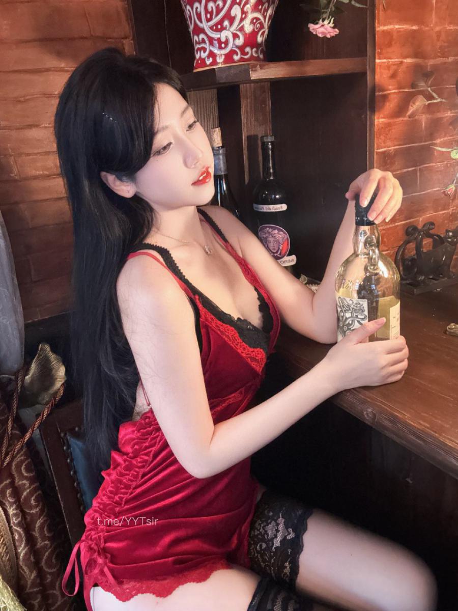 呆猫猫m_ 2024-07-16 23:26:48 红色诱惑蕾丝 火辣的各种抬腿姿势 第12张