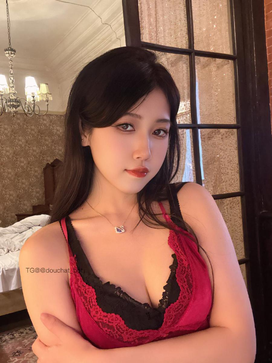 呆猫猫m_ 2024-07-16 23:26:48 红色诱惑蕾丝 火辣的各种抬腿姿势 第8张