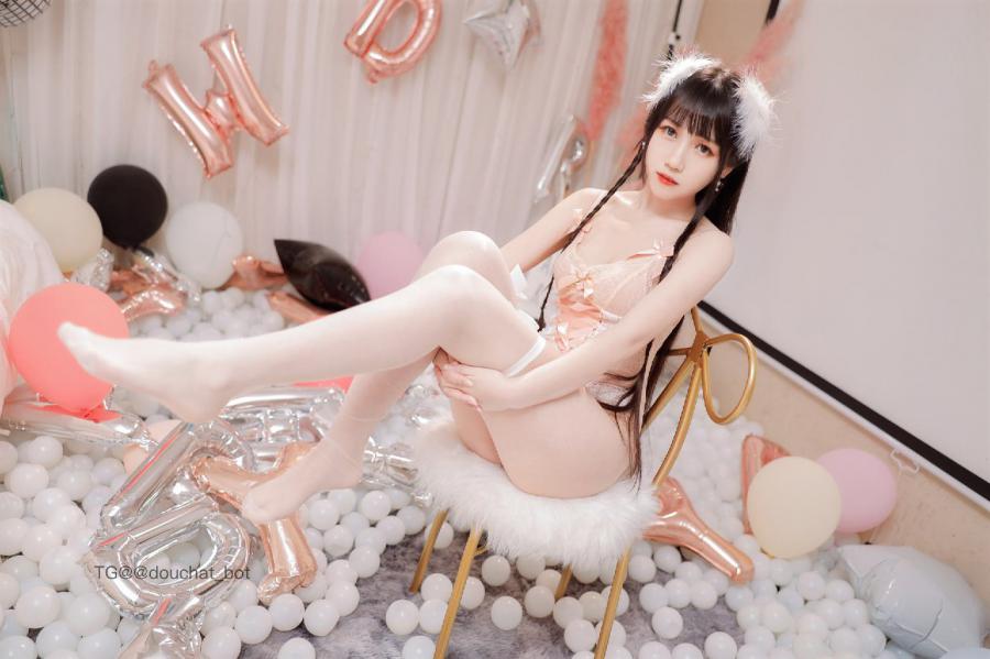 呆猫猫m_ 2024-07-25 22:38:47 深夜重磅福利 近距离观看大🍑直接撅起 第11张