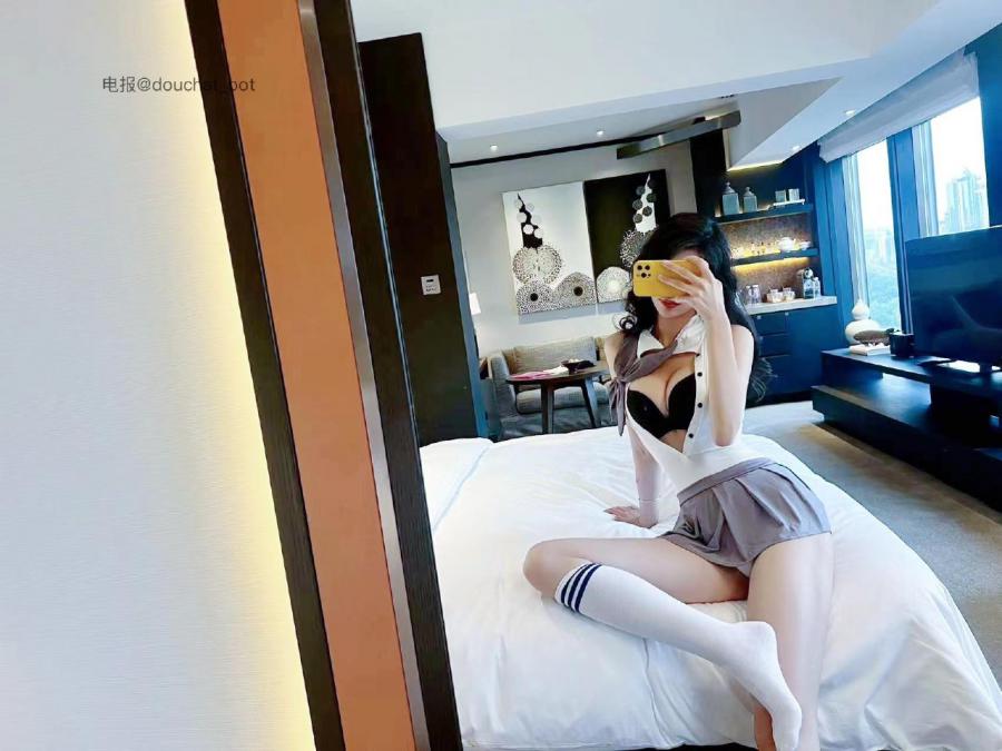 kiko 2024-07-27 14:51:23 性感超长美腿🦵高校学生装 葛征 葛征GEZHENG kiko温软 kikokiko温软 第1张