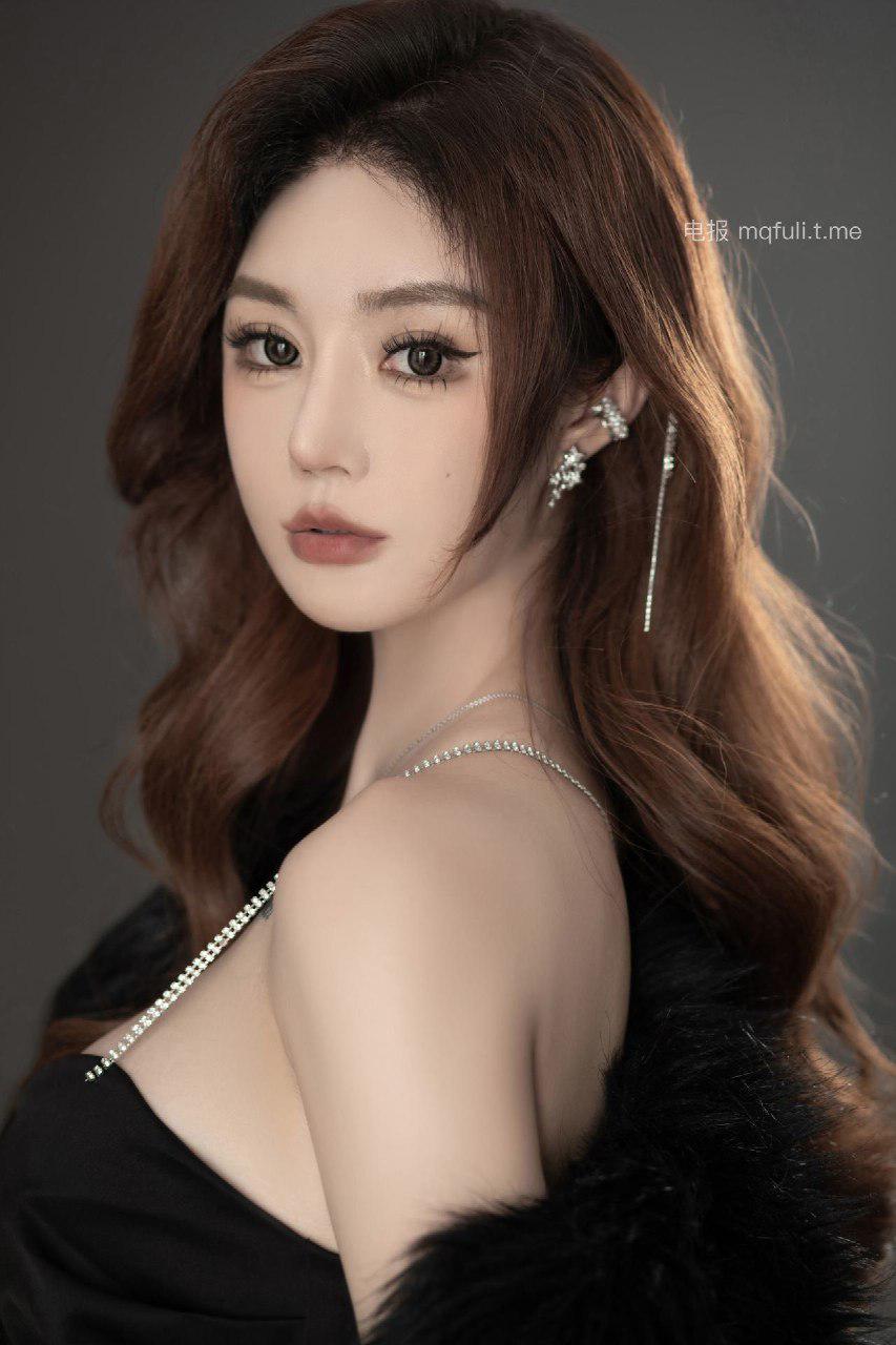 杉杉超辣 2024-07-28 18:57:10 穿高叉连体做动作很不舒服呢 第4张