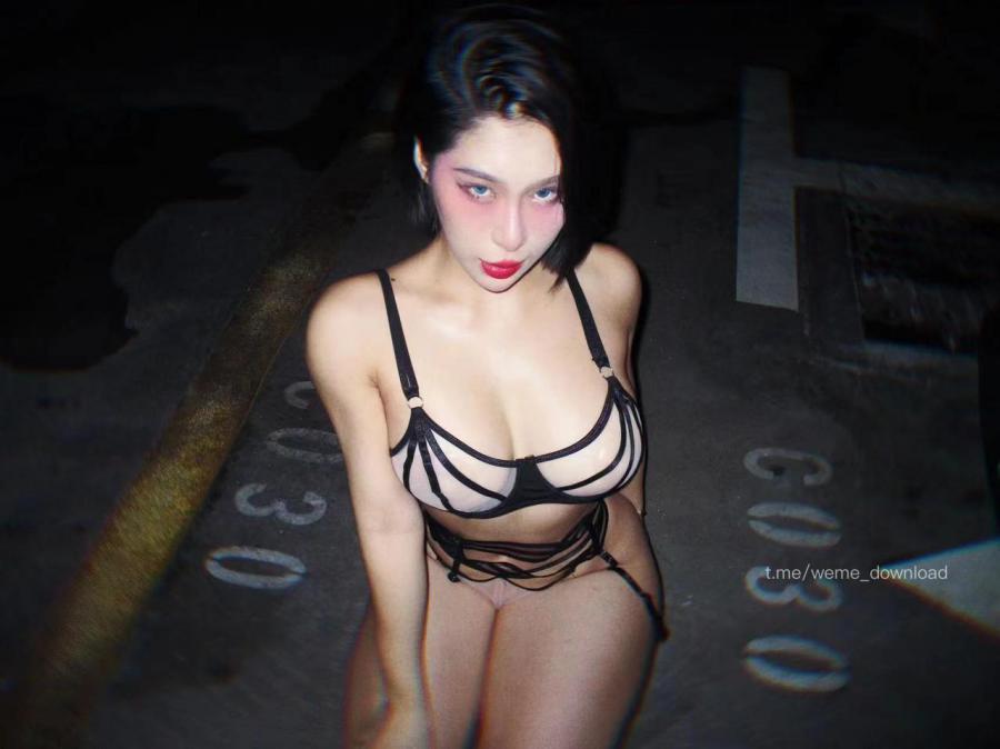 徐樱菡 2024-07-15 23:06:37 深夜享贴 性感辣妹汽车比基尼系列 第2张