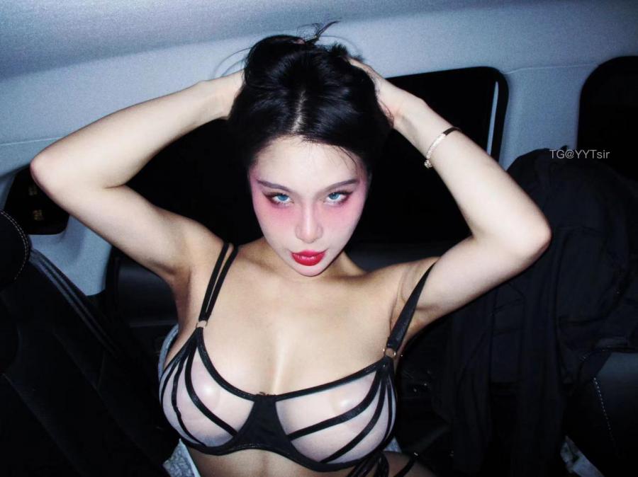 徐樱菡 2024-07-15 23:06:37 深夜享贴 性感辣妹汽车比基尼系列 第20张