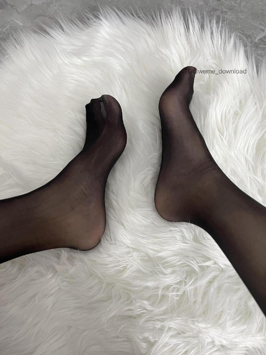 鱼神 2024-07-20 03:47:16 白色蕾丝加黑丝+白丝双重合璧 鱼神鱼 鱼鱼的秘密鱼鱼的秘密 第4张