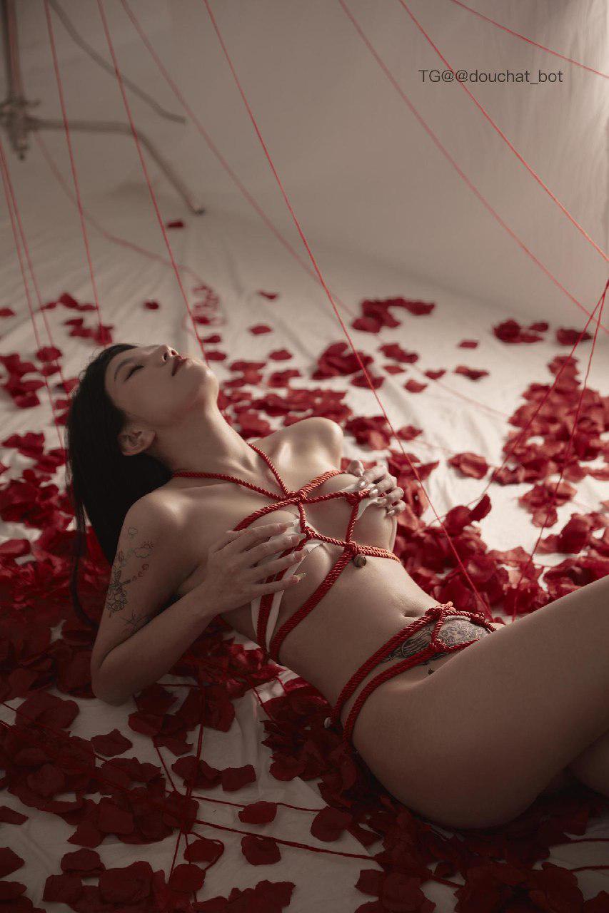 鱼神 2024-07-18 13:28:46 绳艺+玫瑰🌹真的超级考研颜值与身材的一组 鱼神鱼 鱼鱼的秘密鱼鱼的秘密 第6张