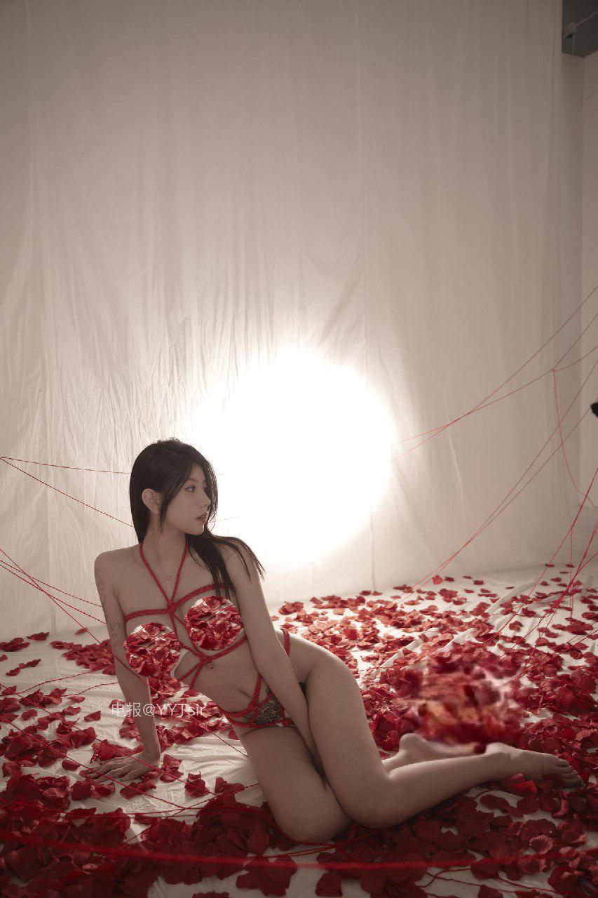 鱼神 2024-07-18 13:28:46 绳艺+玫瑰🌹真的超级考研颜值与身材的一组 鱼神鱼 鱼鱼的秘密鱼鱼的秘密 第19张