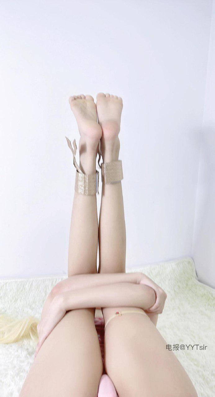 章鱼小童谣 2024-07-15 00:33:48 纯欲诱惑诱惑超细丁字👙各种姿势各种撅清纯又性感 第1张