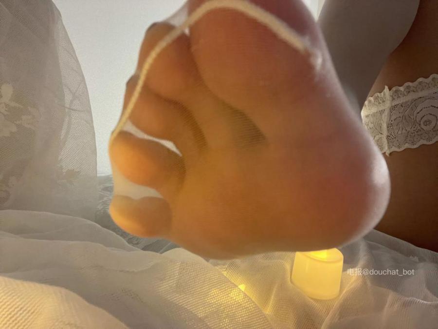 纪念小小V 2024-08-01 11:28:57 婚纱白丝主题系列